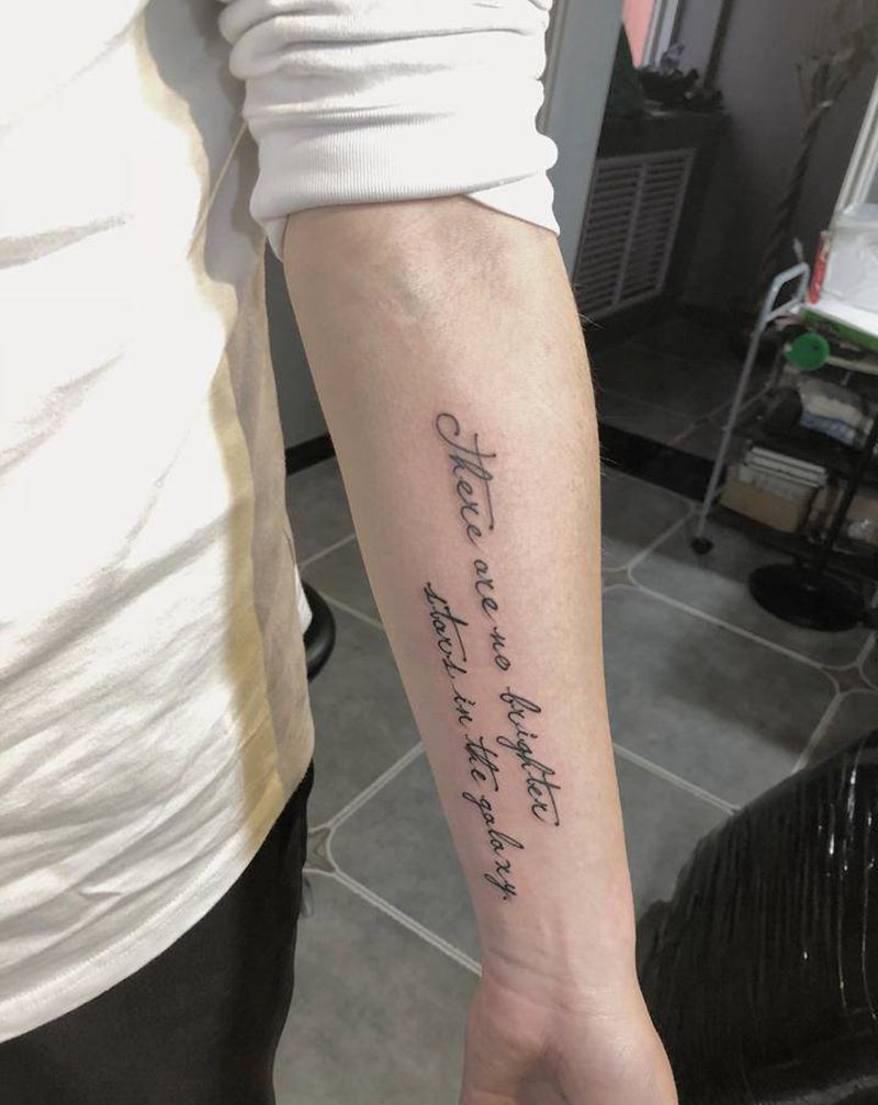 字纹身图片_臀部背部几何纹身图案