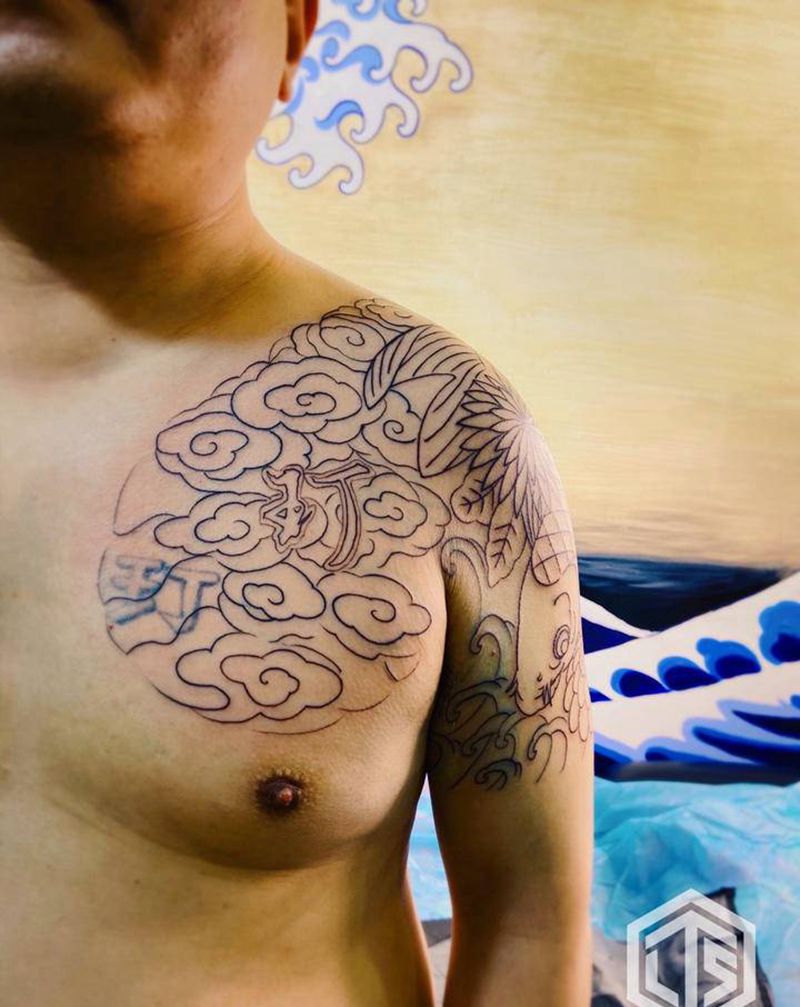 锦鲤菊花半胛纹身图片_胸部手臂老传统纹身图案