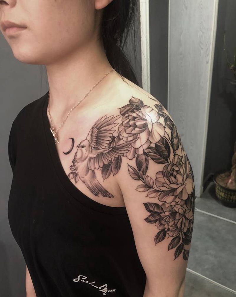 素花纹身图片_肩部胸部点刺纹身图案