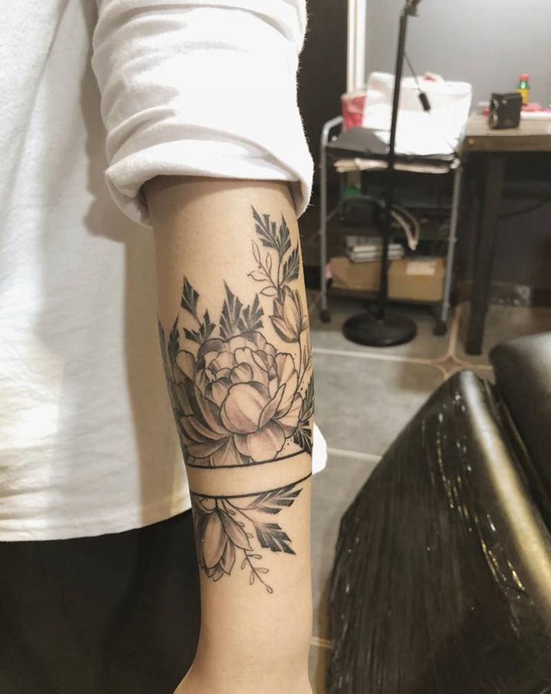 素花纹身图片_手臂点刺纹身图案