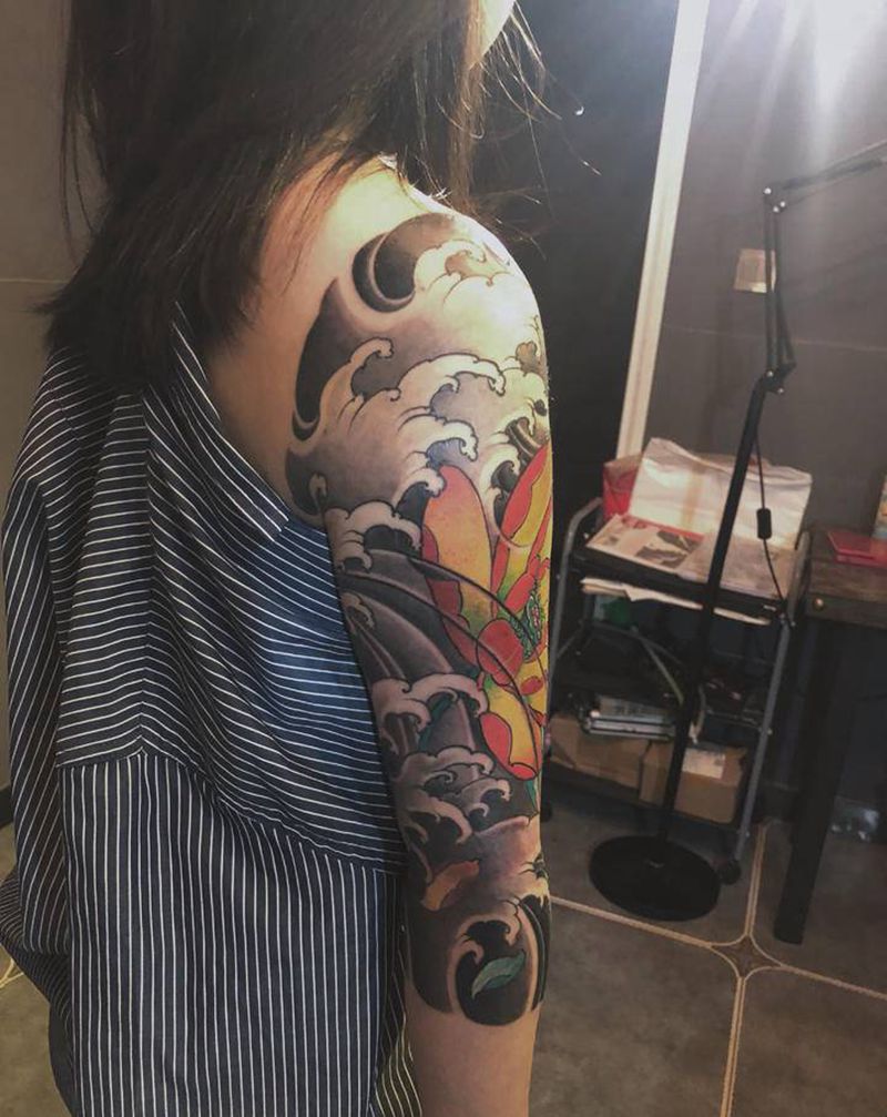 七分袖纹身图片_臀部老传统纹身图案