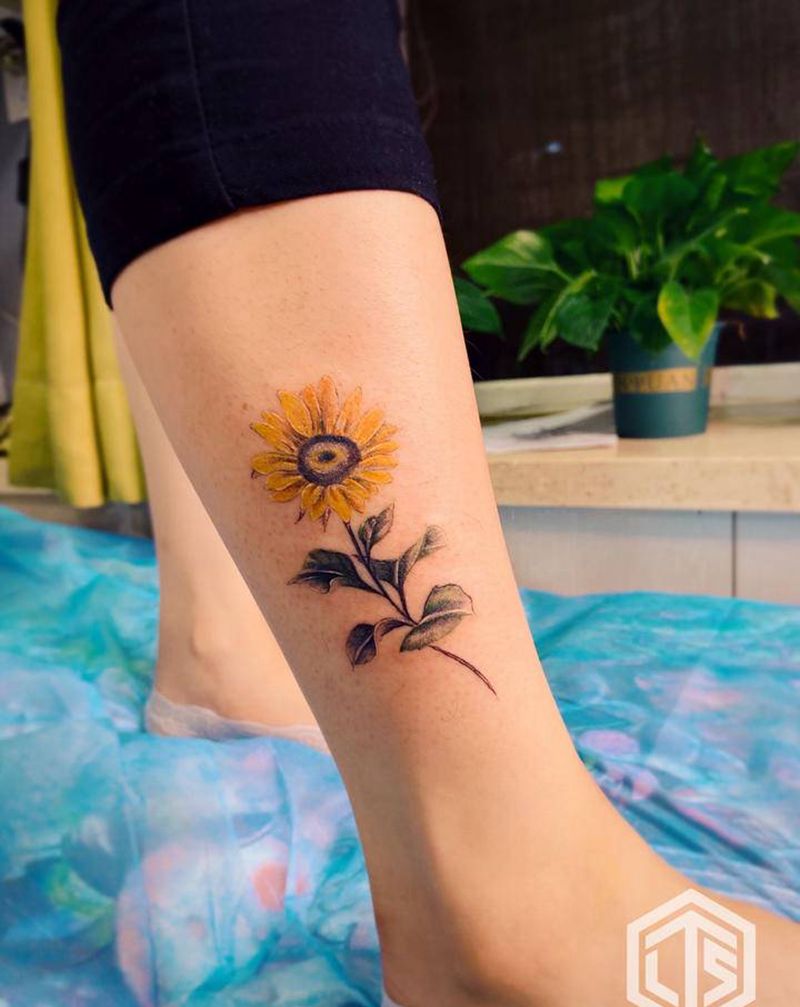 向阳花、太阳月亮纹身图片_腿部新传统欧美写实纹身图案