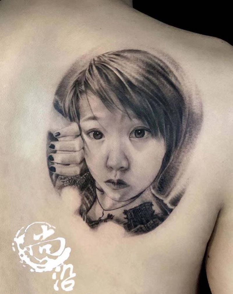 肖像纹身图片_肩部欧美写实纹身图案