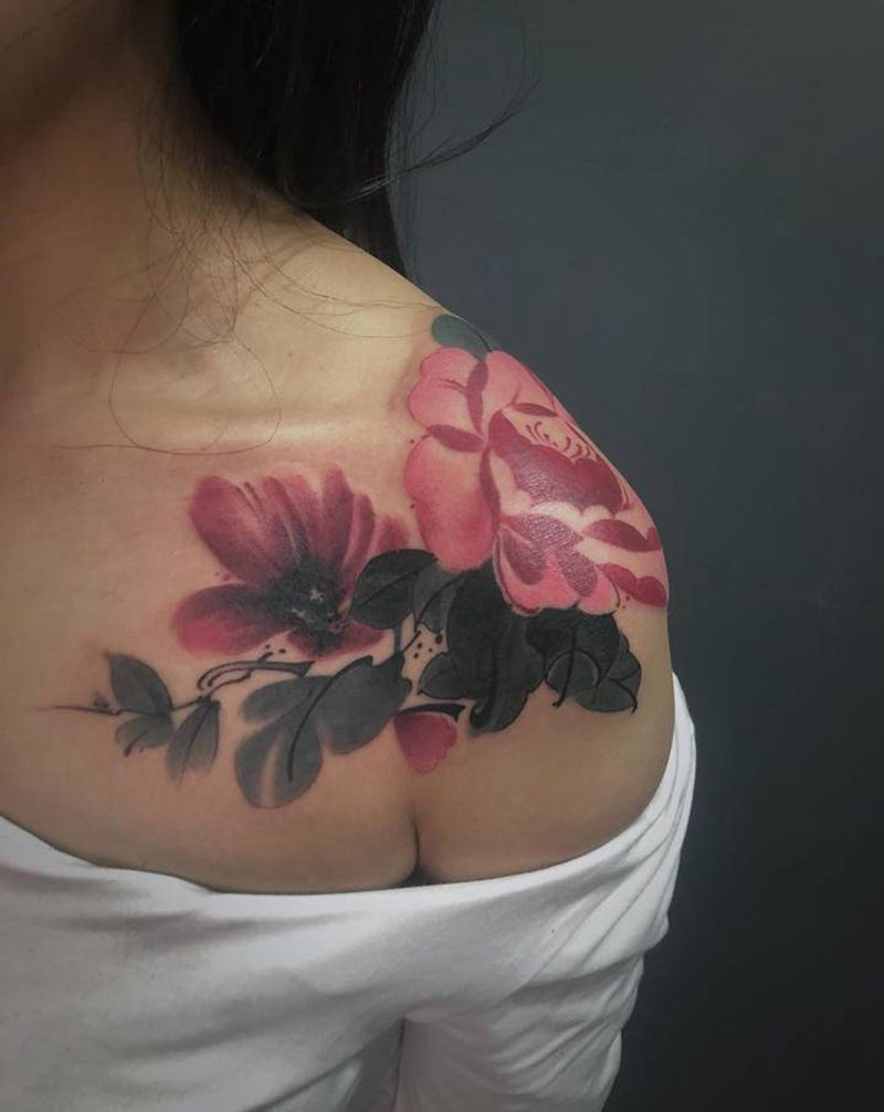 遮盖纹身图片_胸部水彩纹身图案