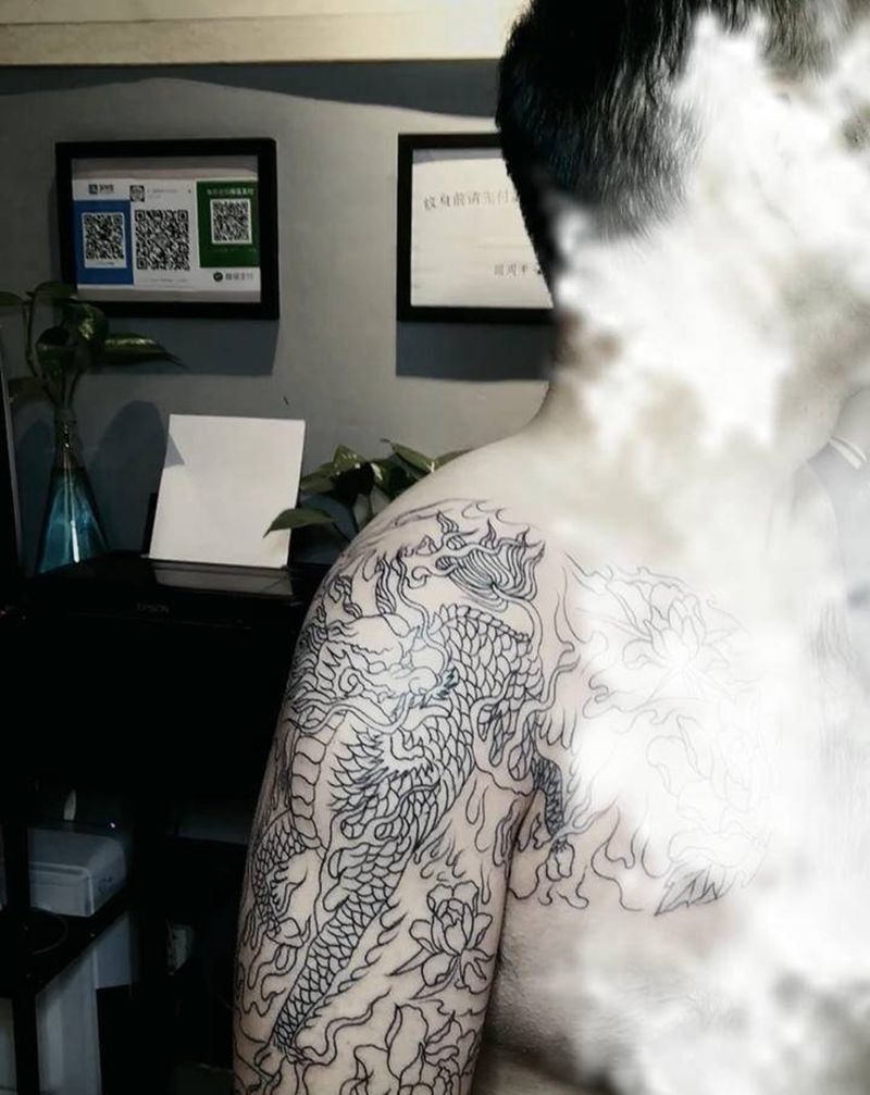 半甲麒麟纹身图片_胸部肩部新传统水彩纹身图案