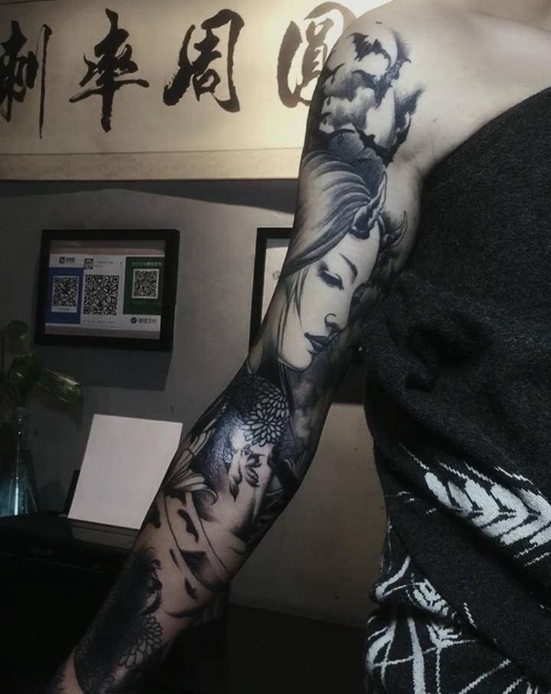 龙女纹身图片_手臂新传统纹身图案