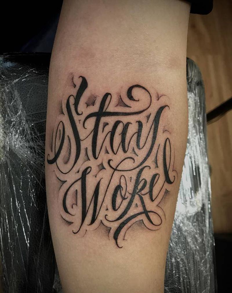 花体字stay woke纹身图片_花体字纹身图案