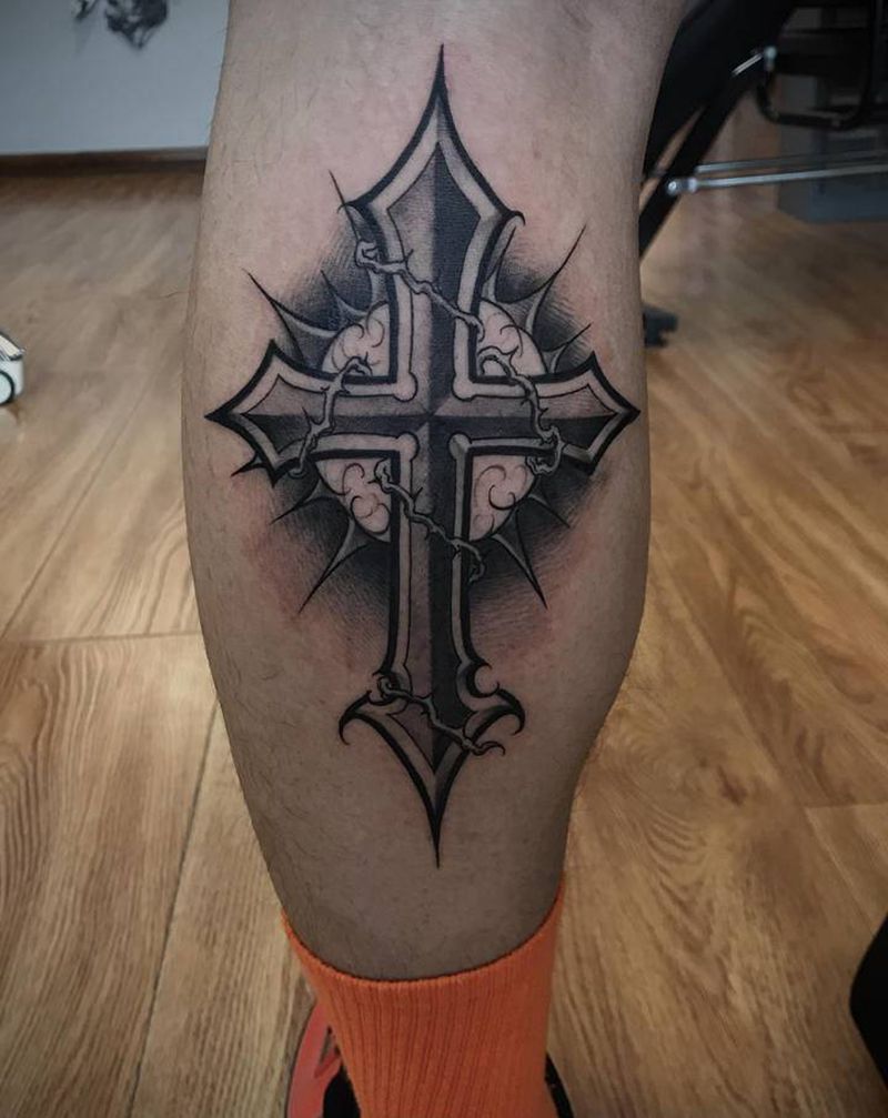 十字架纹身图片_腿部花体字纹身图案