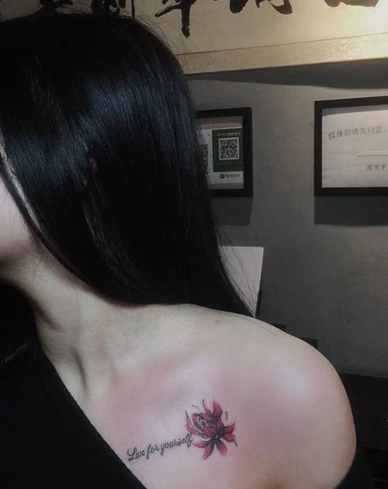 彼岸纹身图片_胸部水彩纹身图案