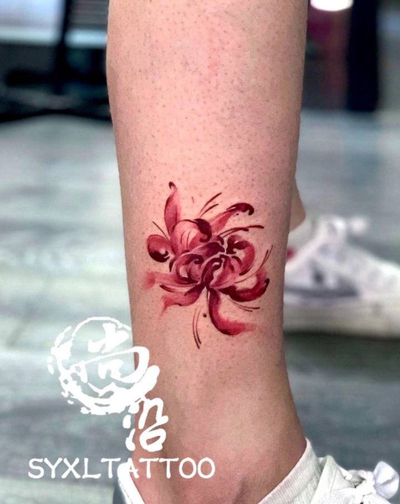 彼岸花纹身图片_腿部水彩纹身图案
