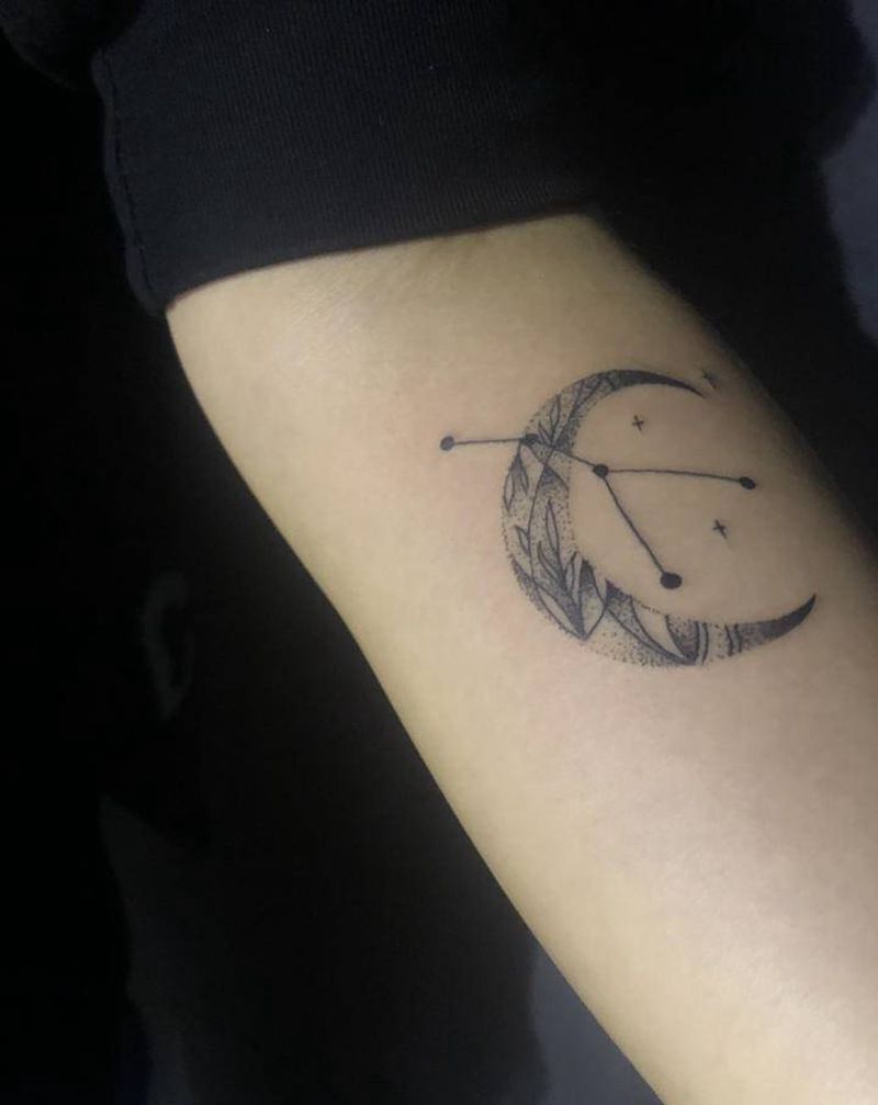 月亮星座纹身图片_手部手臂点刺几何纹身图案
