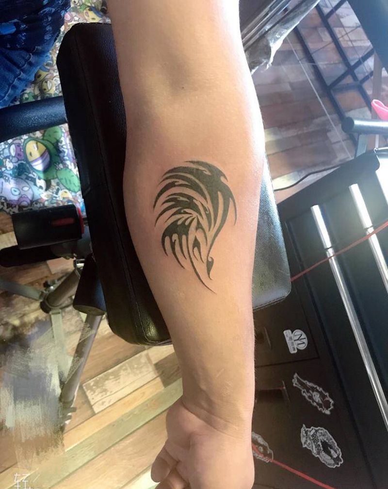 图腾字体纹身图片_手臂花体字纹身图案