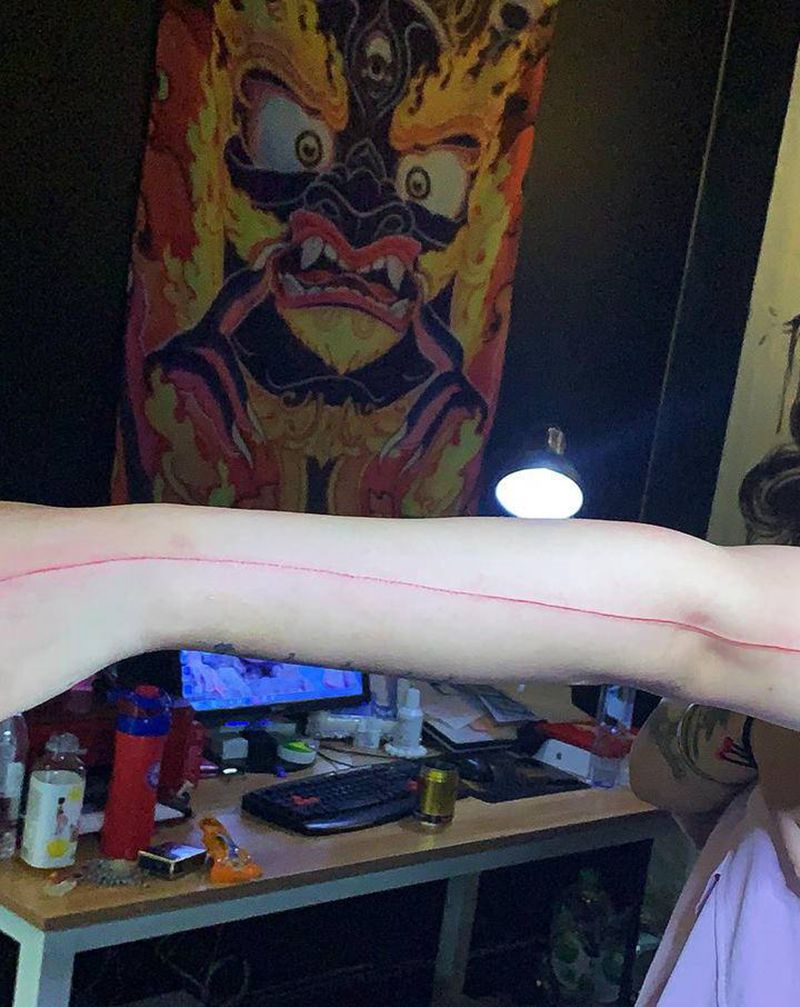 红线纹身图片_手臂纹身图案