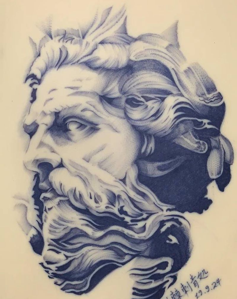 试着圆3做了下纹身图片_肩部点刺欧美写实纹身图案