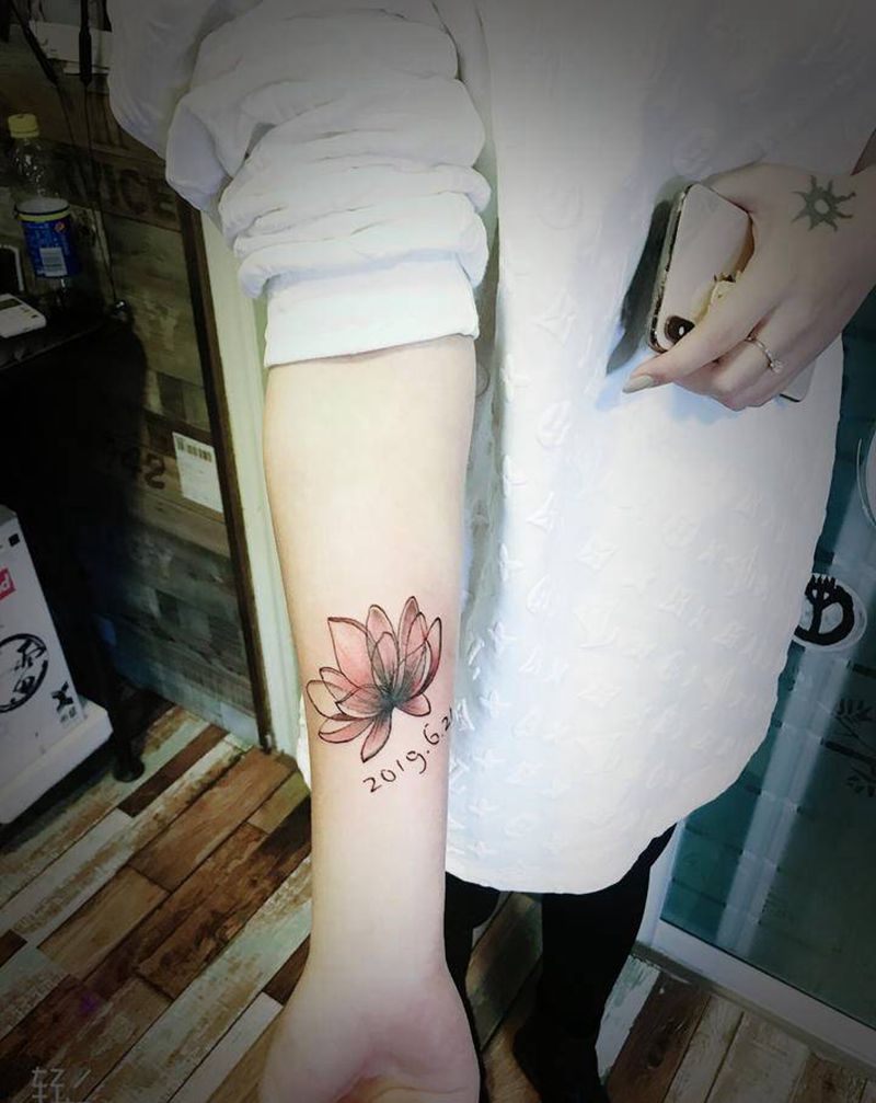 莲花纹身图片_手臂新传统水彩纹身图案