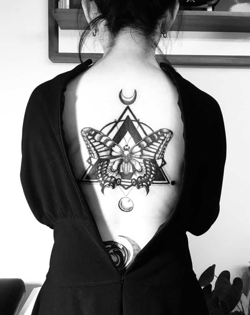 黑纹身图片_背部纹身图案