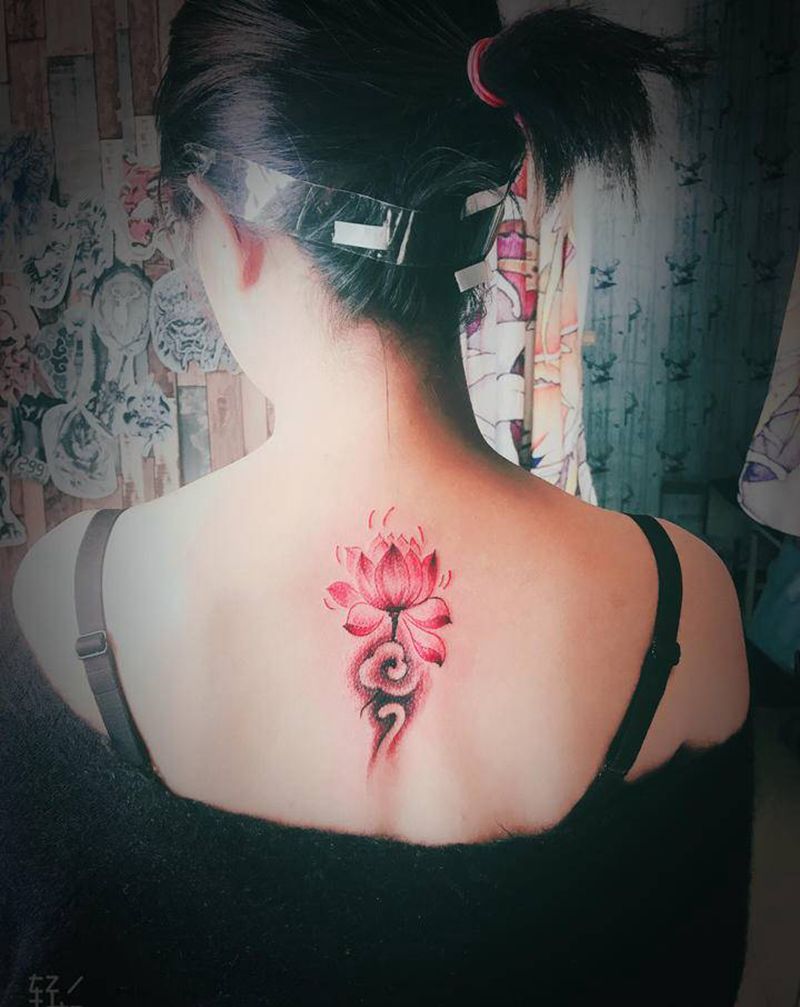 莲纹身图片_背部水墨新传统纹身图案