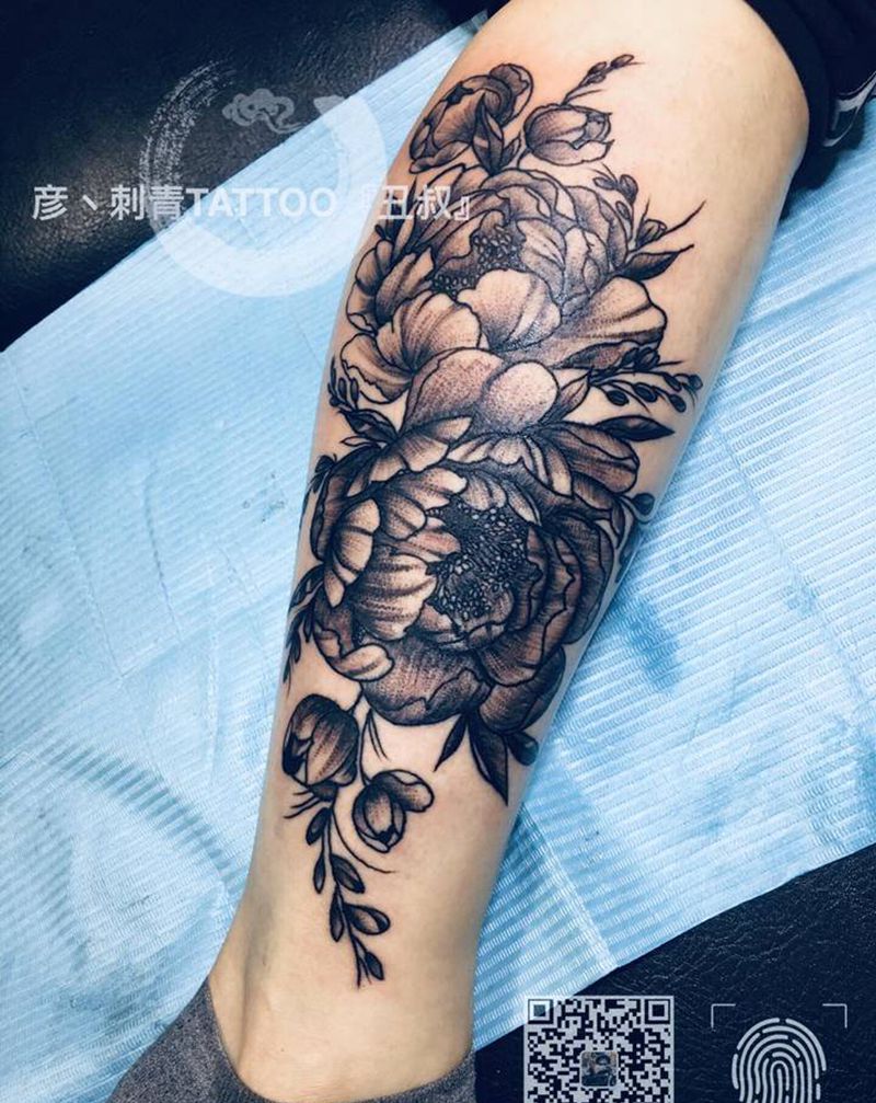 素花纹身图片_腿部纹身图案