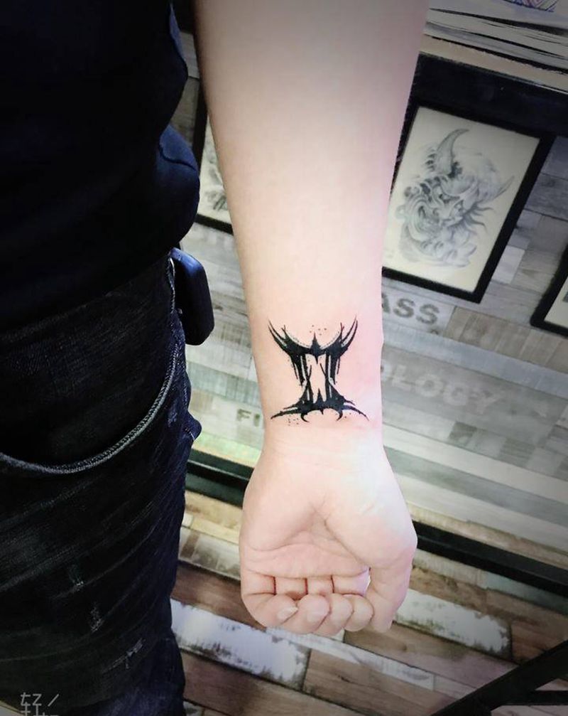 暗黑花体纹身图片_手臂花体字纹身图案