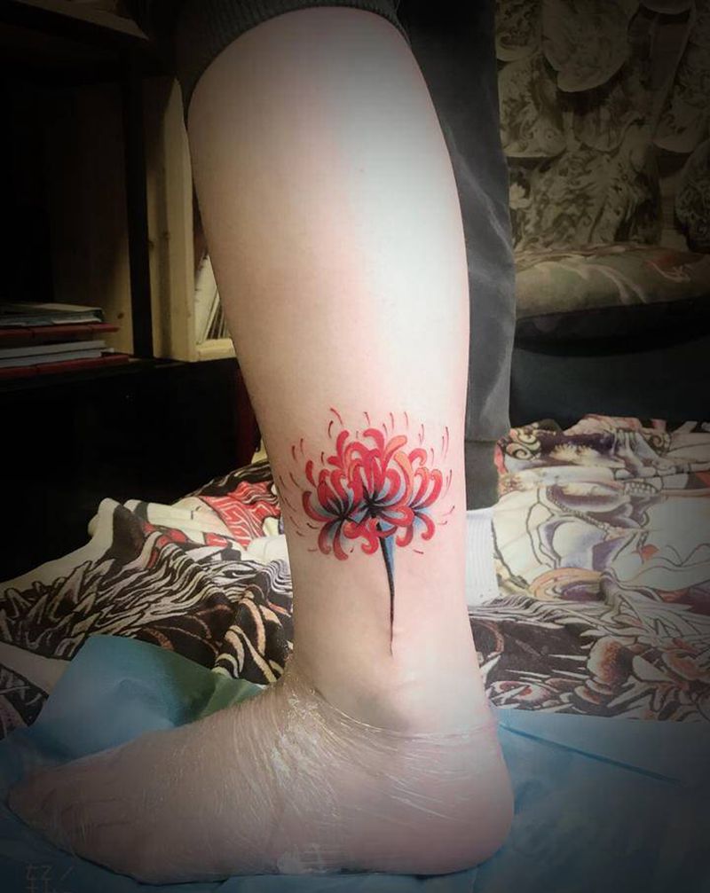 彼岸花纹身图片_腿部水彩纹身图案