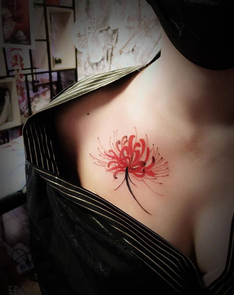 彼岸花纹身图片_胸部水彩新传统纹身图案