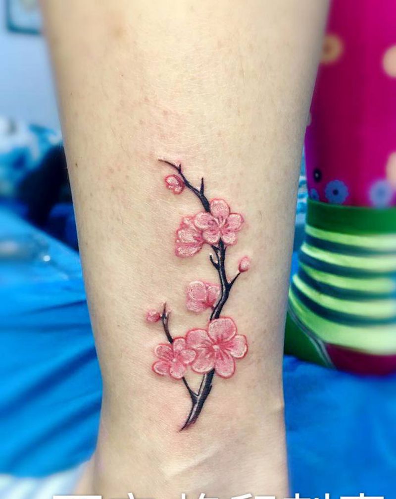 花纹身图片_腿部纹身图案