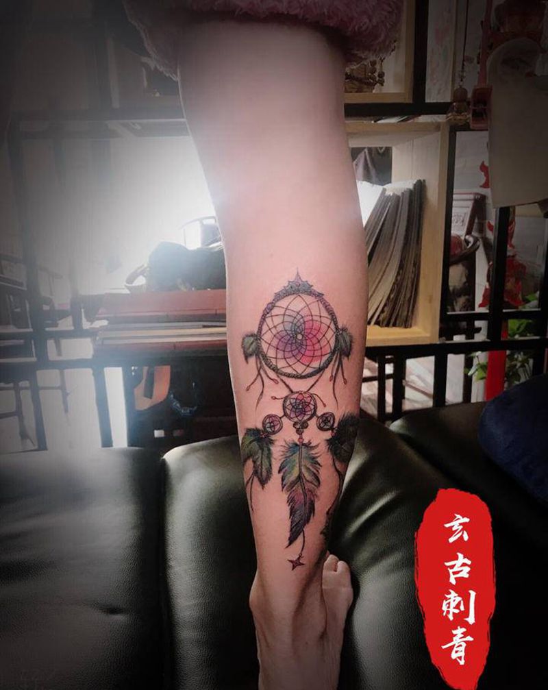 捕梦网纹身图片_腿部新传统水彩纹身图案