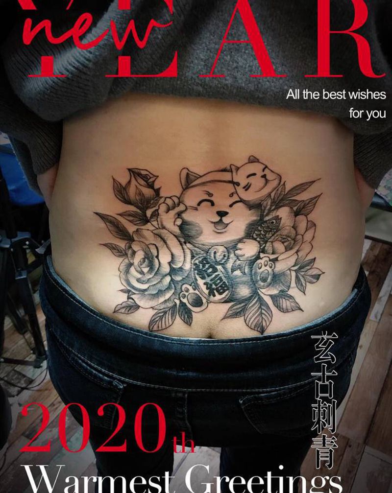 招财猫纹身图片_腰部新传统纹身图案