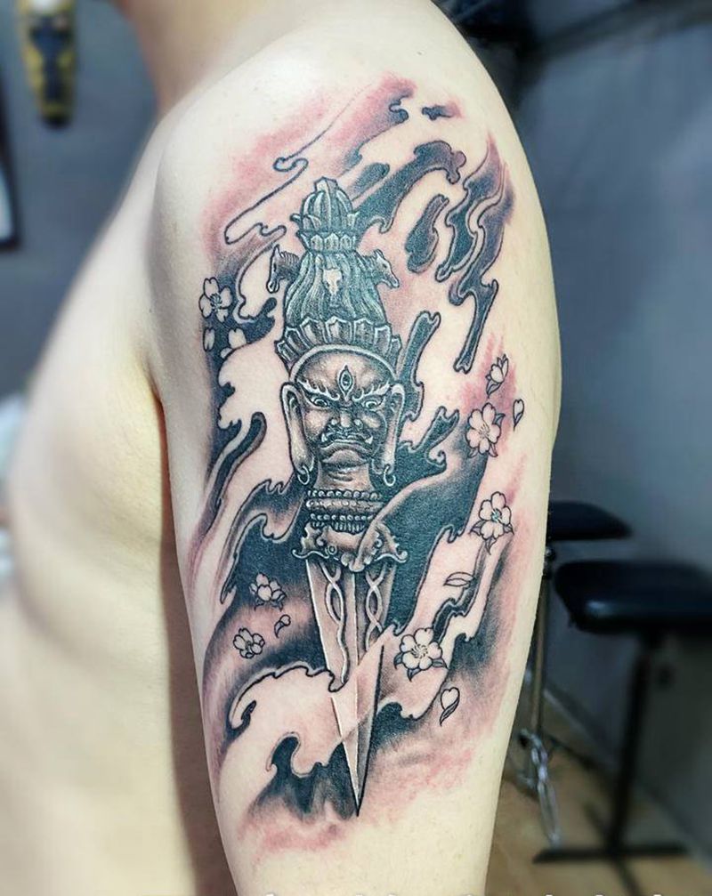 降魔杵纹身图片_肩部新传统纹身图案