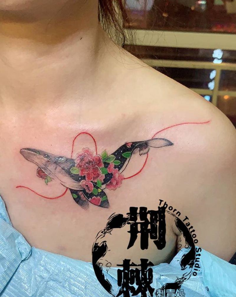 遮盖字母的鲸鱼纹身图片_肩部纹身图案