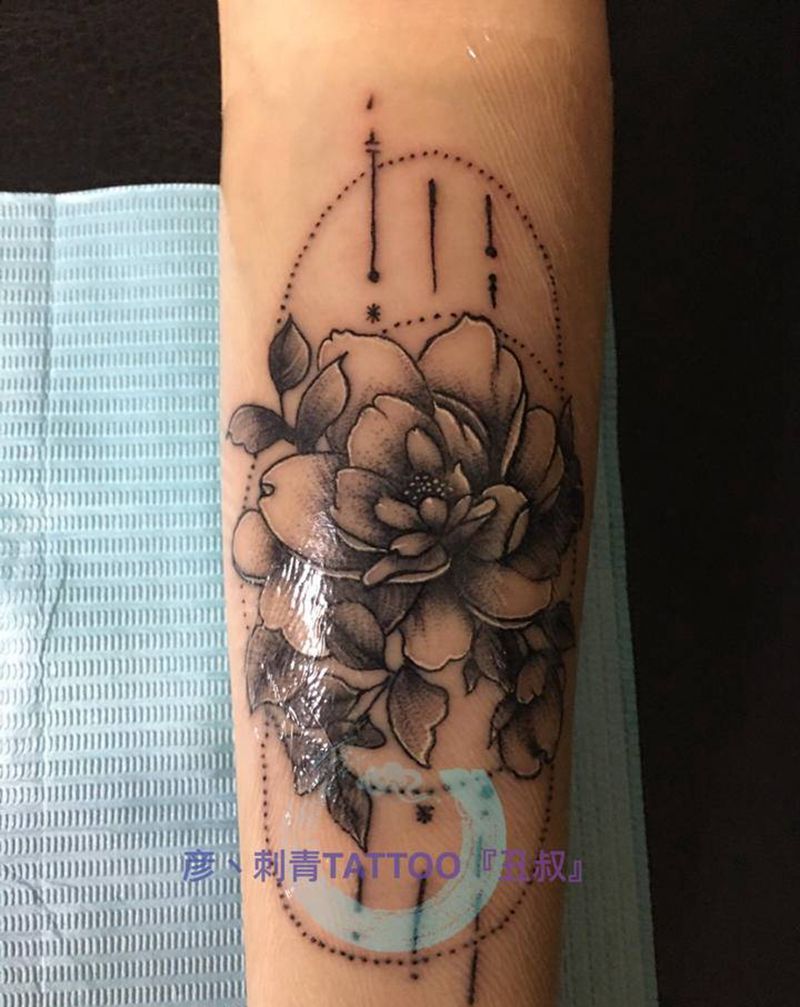 小花纹身图片_手臂纹身图案