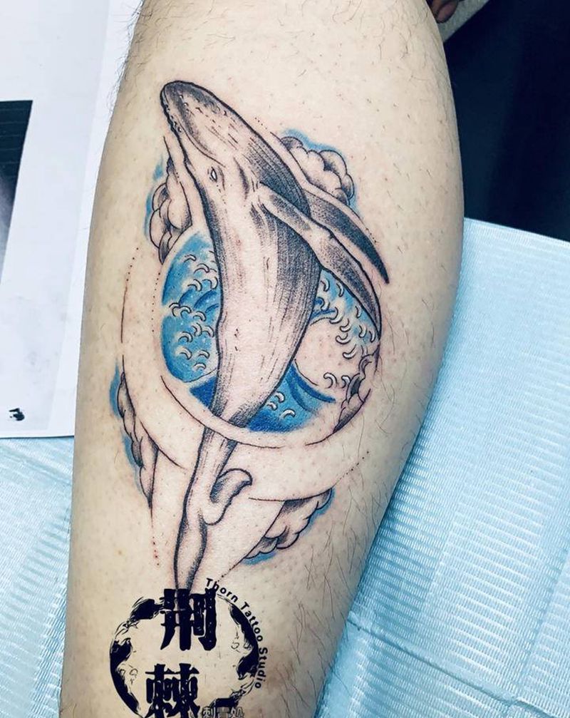 鲸纹身图片_腿部纹身图案