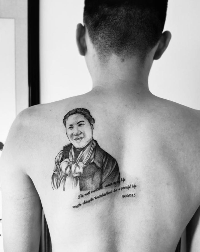 近日纹身图片_胸部纹身图案