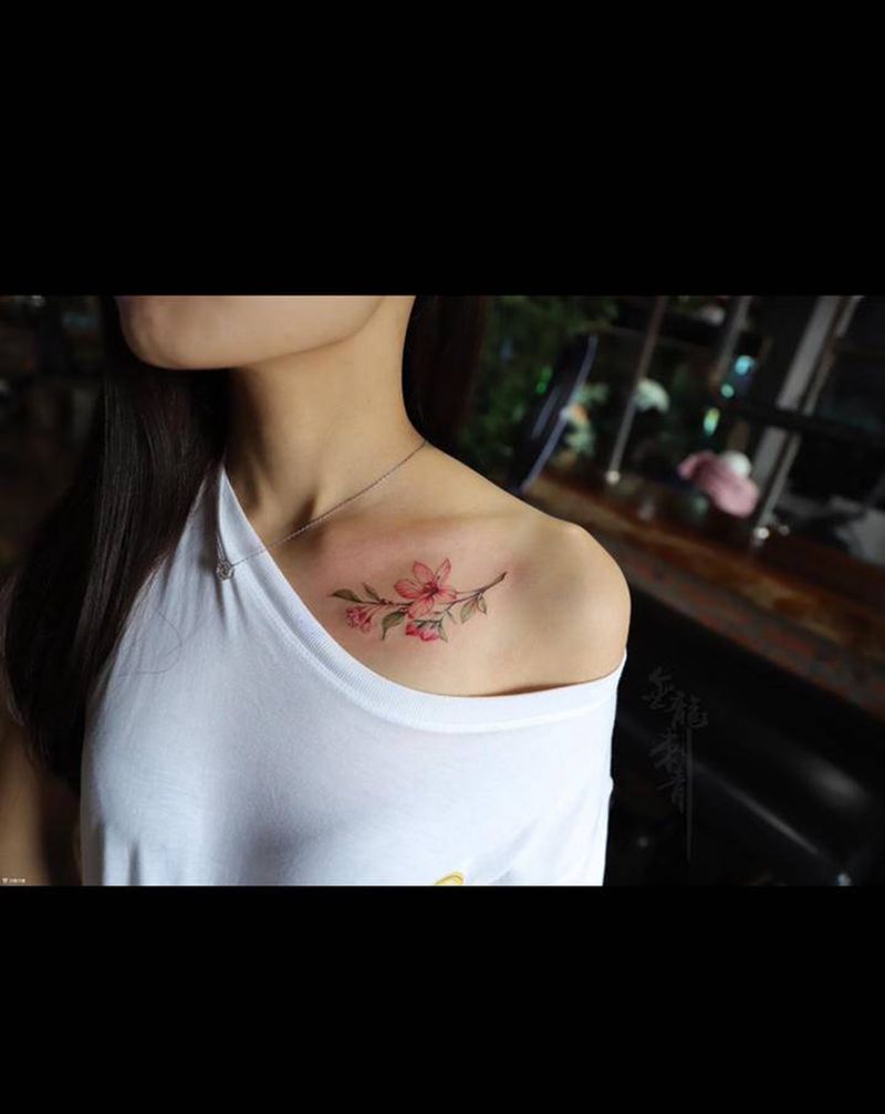 花纹身图片_肩部胸部新传统水墨纹身图案