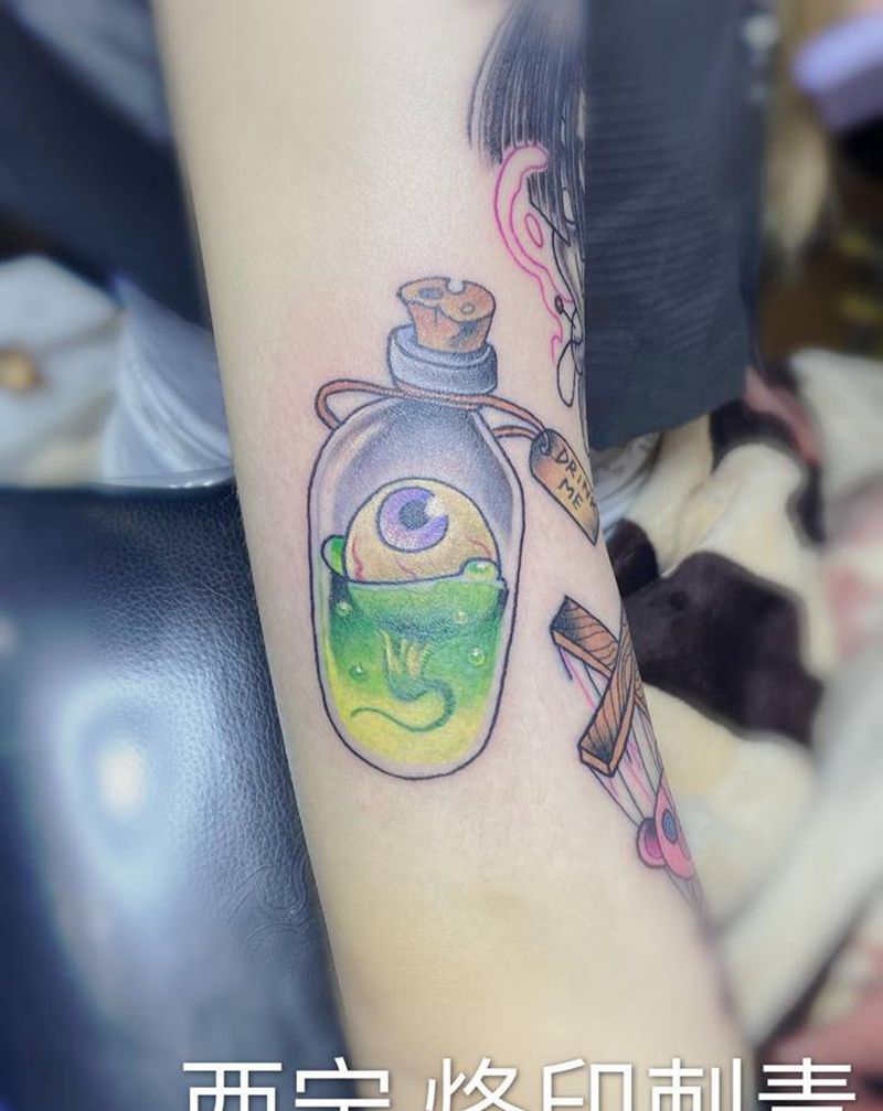 瓶子纹身图片_New School纹身图案