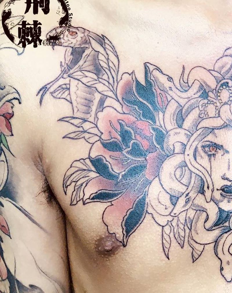 美杜莎纹身图片_胸部New School欧美写实纹身图案