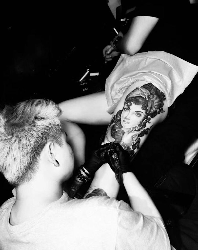 莫斯科女郎纹身图片_腿部欧美写实纹身图案