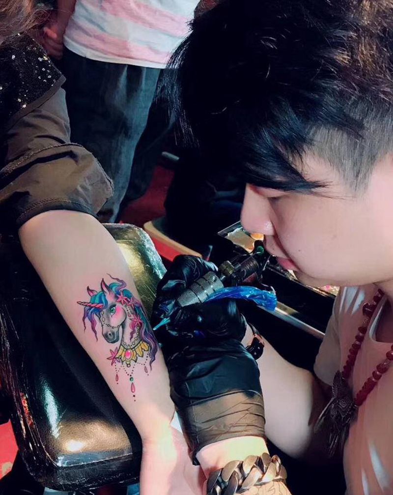 小清新纹身图片_腿部手部水彩几何纹身图案