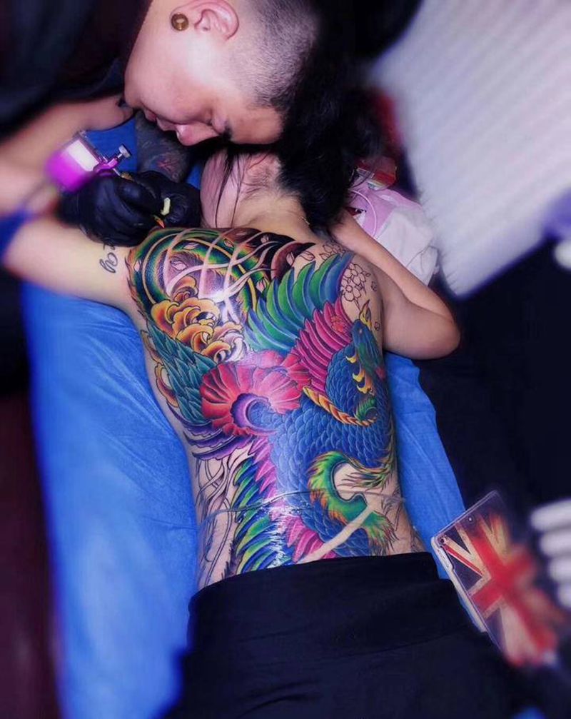 满背凤凰纹身图片_背部老传统新传统纹身图案