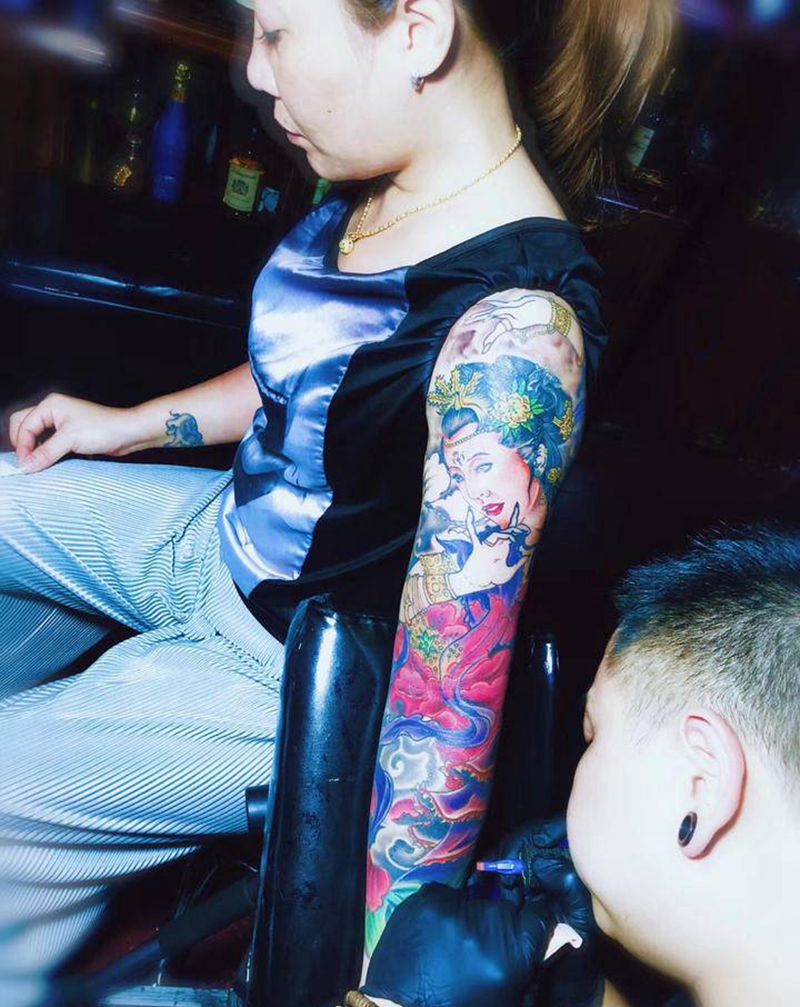 飞天纹身图片_手臂新传统纹身图案