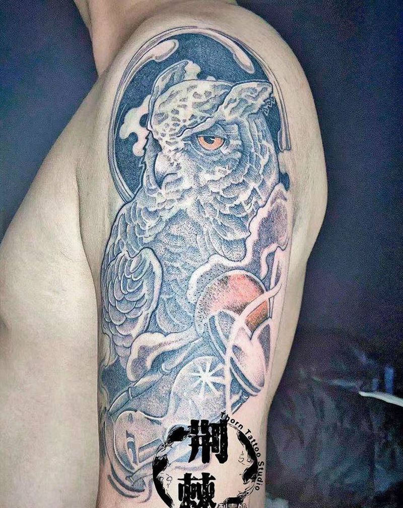 猫头鹰遮盖老旧图腾纹身图片_手臂欧美写实点刺纹身图案