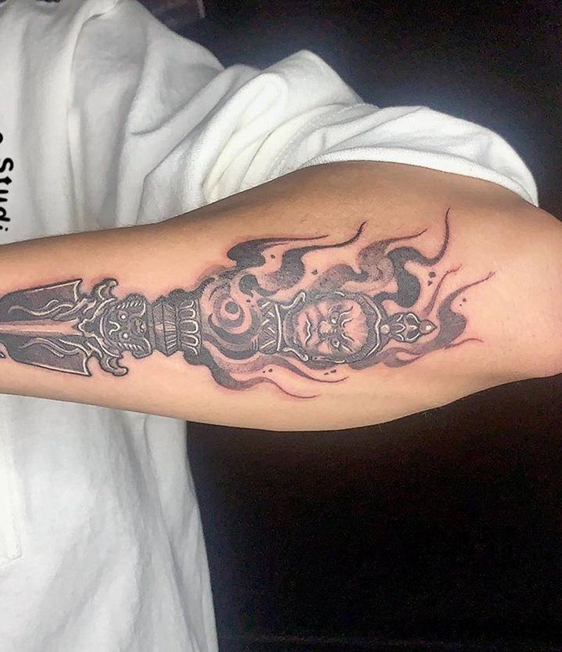 降魔杵纹身图片_手臂新传统纹身图案