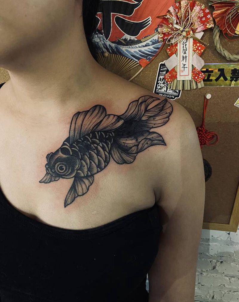 遮盖纹身图片_胸部肩部点刺纹身图案