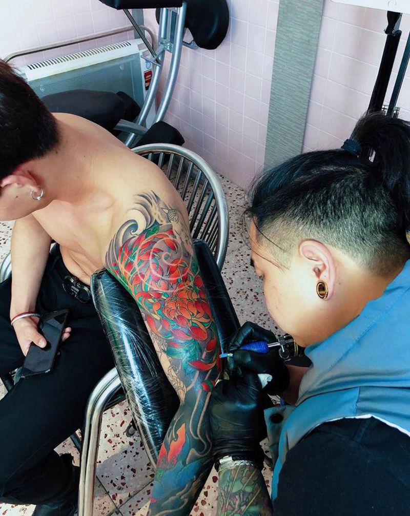 传统菊花纹身图片_手臂新传统老传统菊花纹身图案