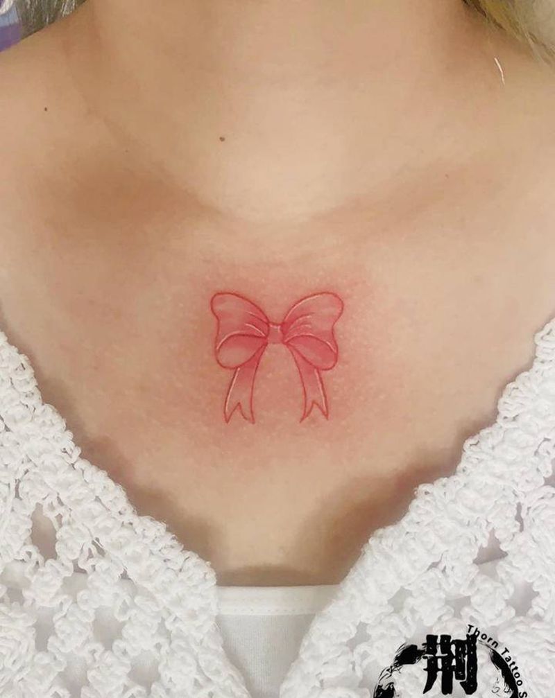 蝴蝶结纹身图片_胸部水彩纹身图案