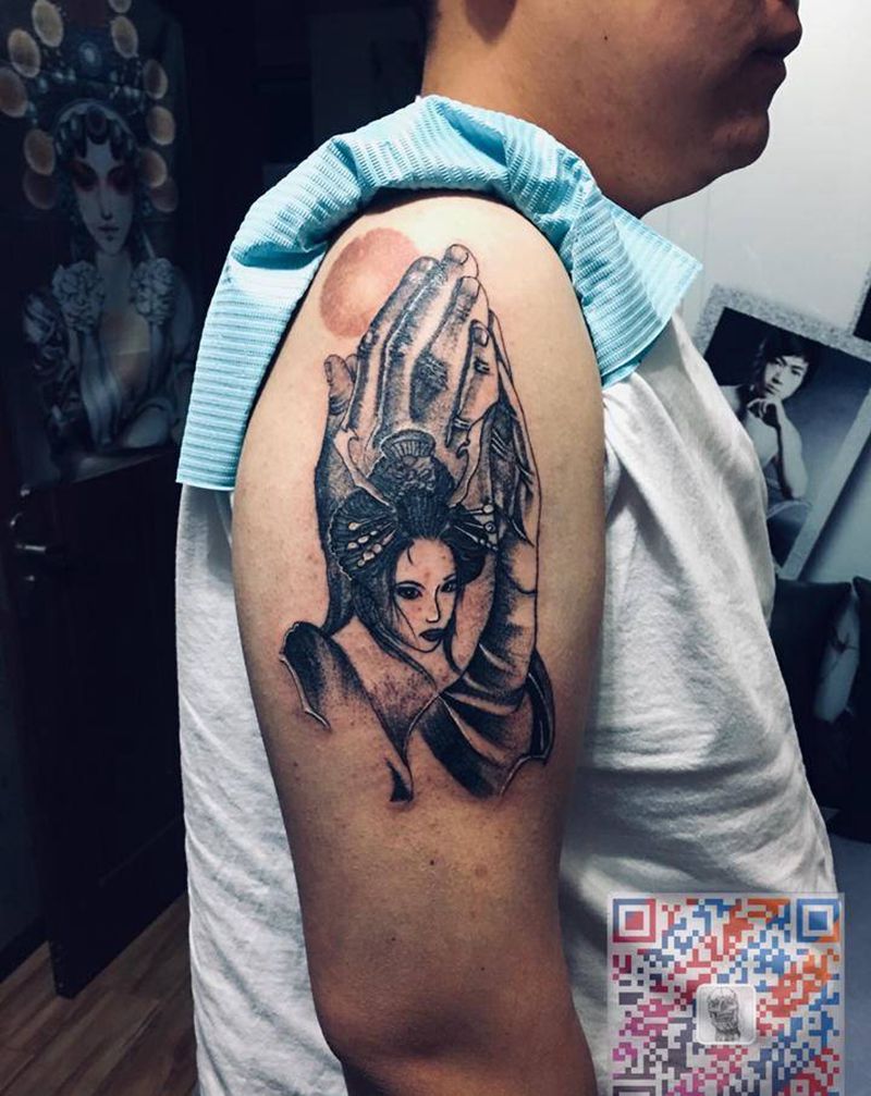 祈祷之手纹身图片_手臂新传统点刺纹身图案