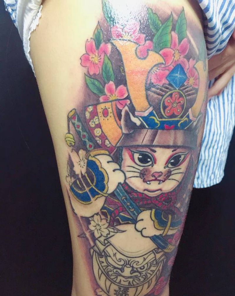 武士猫纹身图片_腿部新传统纹身图案