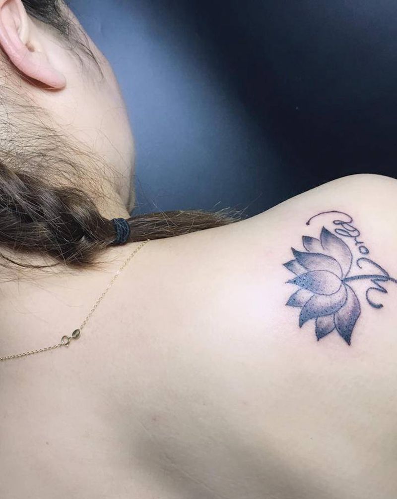 荷花纹身图片_肩部纹身图案