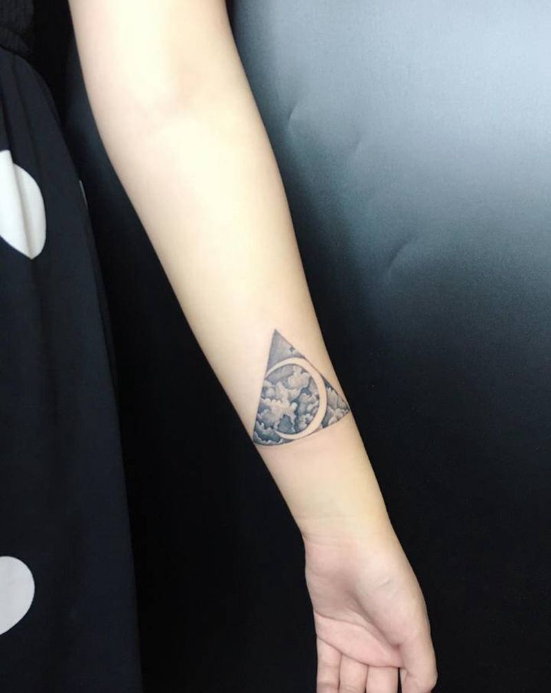 小清新纹身图片_手臂点刺几何纹身图案