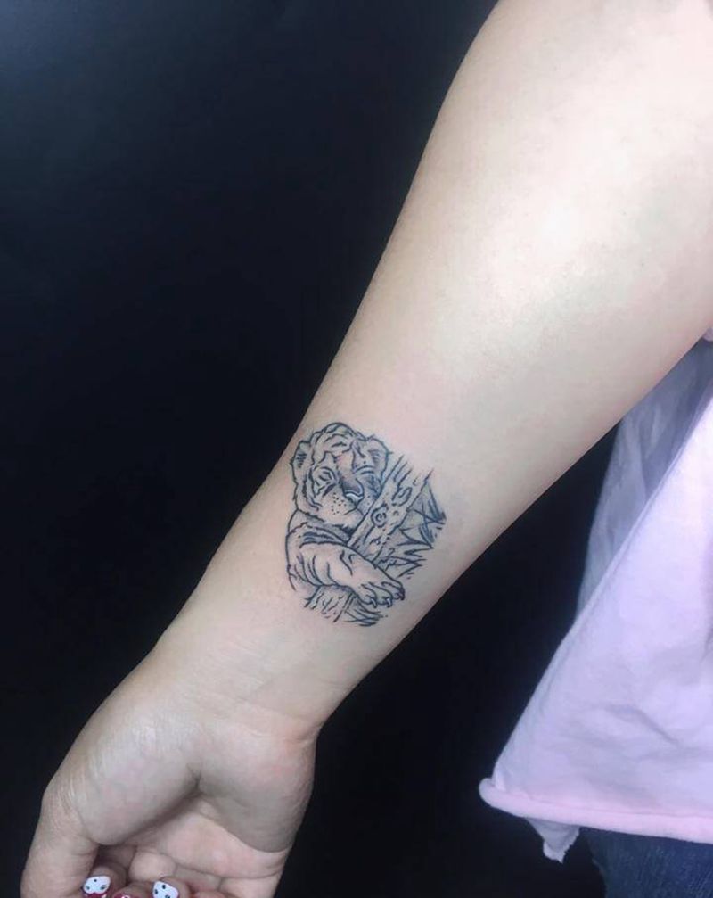 大脑虎纹身图片_手臂纹身图案